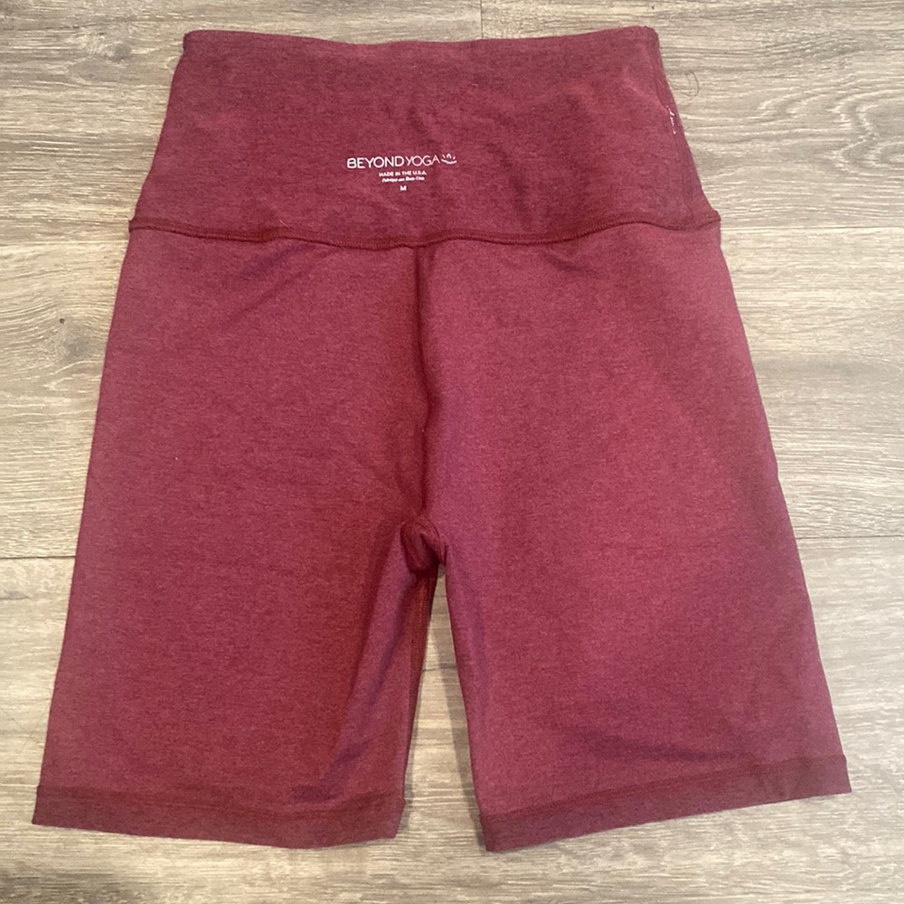Beyond Yoga Port Wine Ruby SpaceDye High Waisted Biker Short Size M